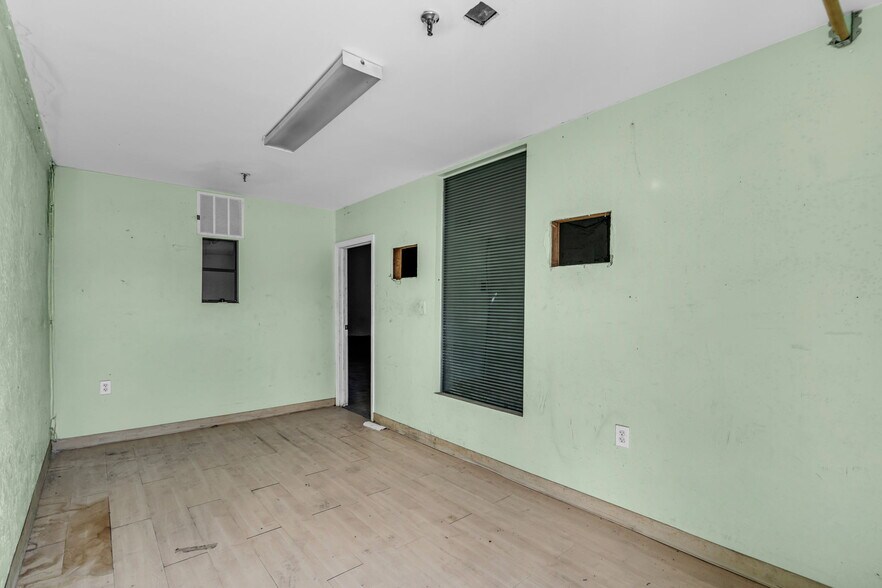 More Photos Of 7361-7391 NW 78th St, Medley Warehouse For Lease