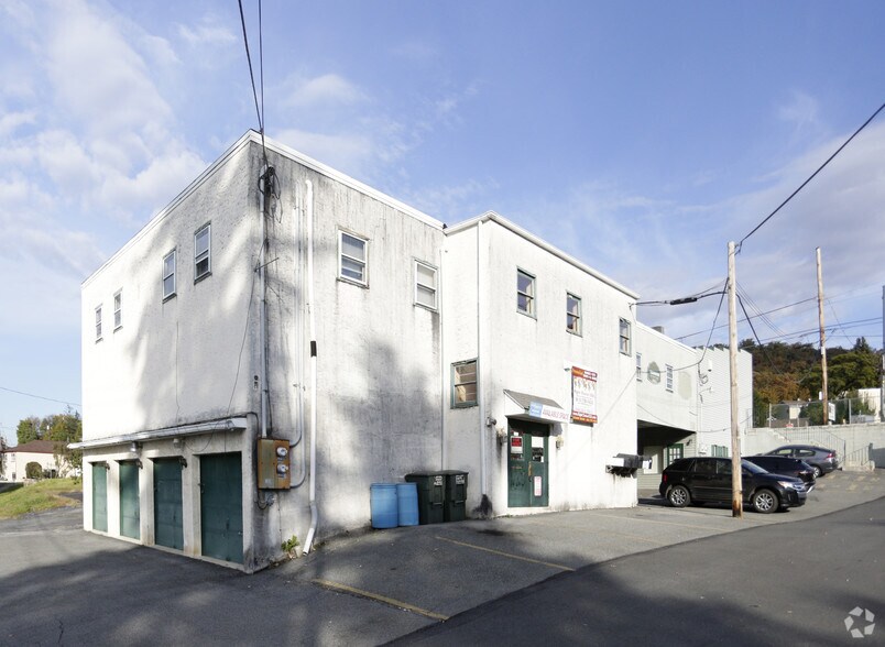 Primary Photo Of 4228 Saint Lawrence Ave, Reading Storefront Retail Office For Lease