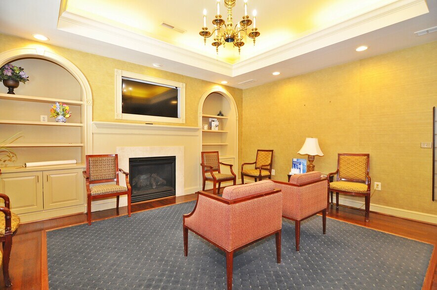 More Photos Of 10614 Warwick Ave, Fairfax Office For Lease