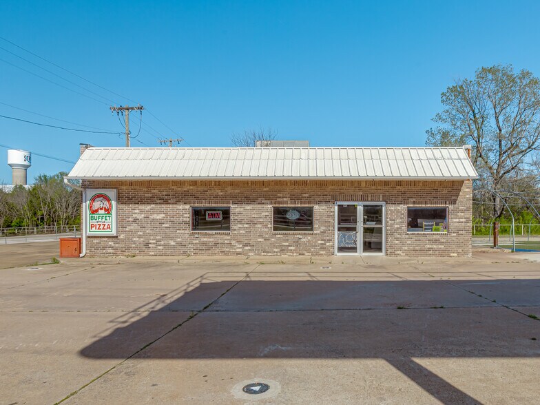 More Photos Of 1221 N 8th Ave, Stroud Convenience Store For Sale