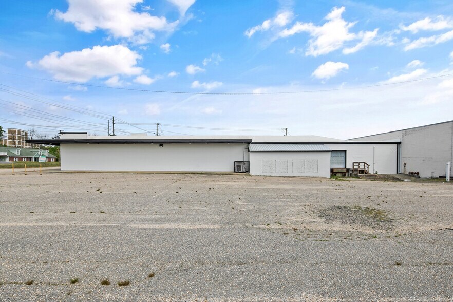 More Photos Of 301 Robeson St, Fayetteville Freestanding For Sale