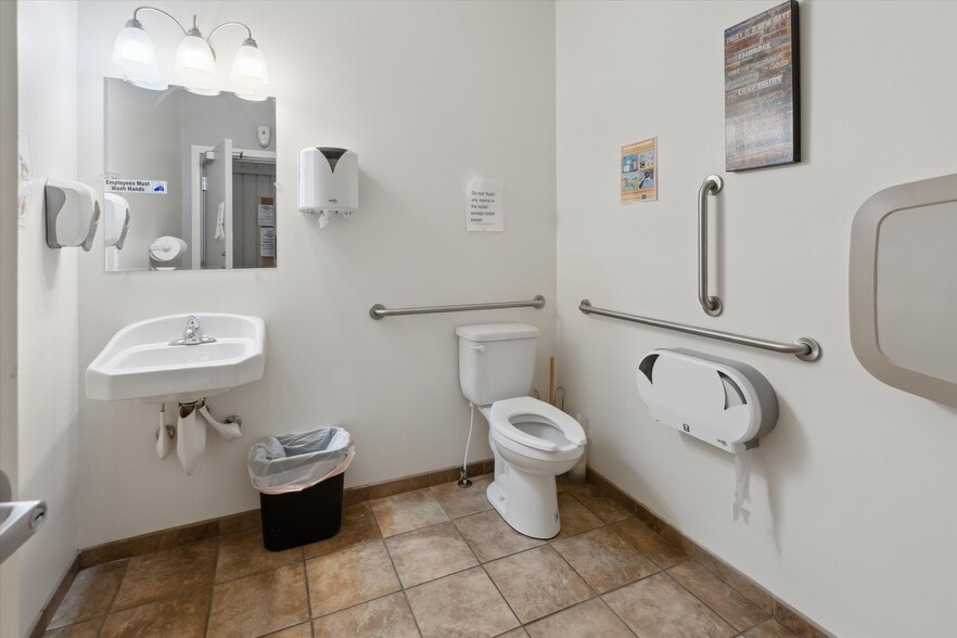 More Photos Of 615 S Euclid Ave, Bay City Medical For Sale