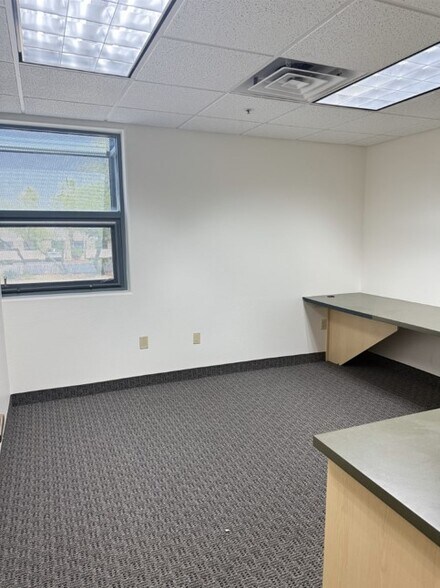 More Photos Of 15955 N Dial Blvd, Scottsdale Light Distribution For Lease