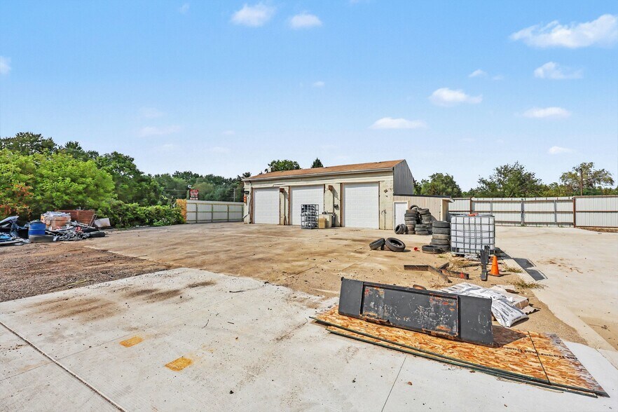 More Photos Of 2610 Imlay City Rd, Lapeer Auto Repair For Sale