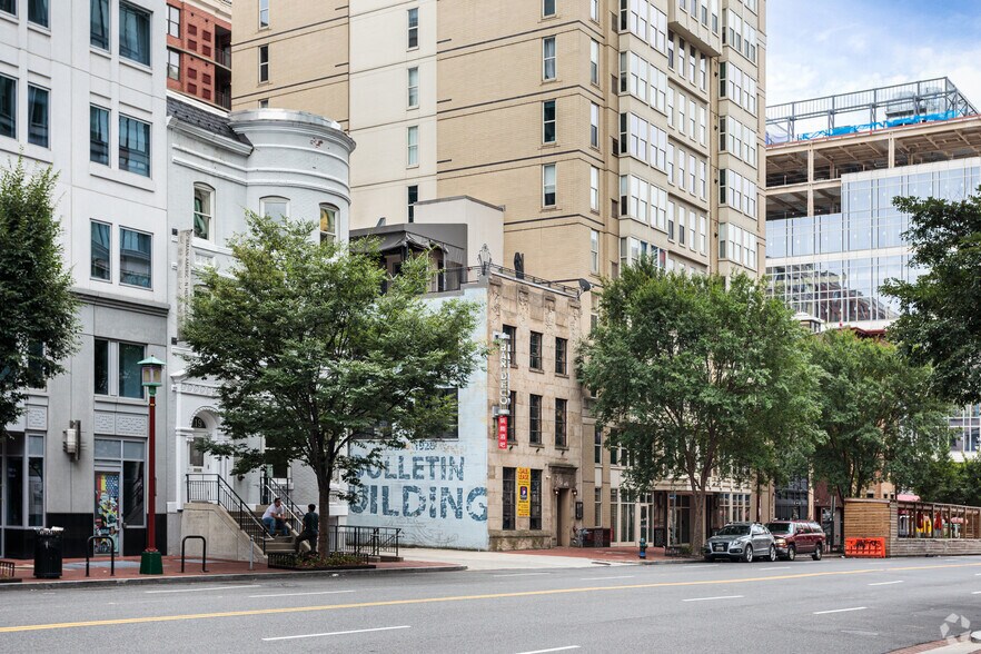 More Photos Of 717 6th St NW, Washington Bar For Lease