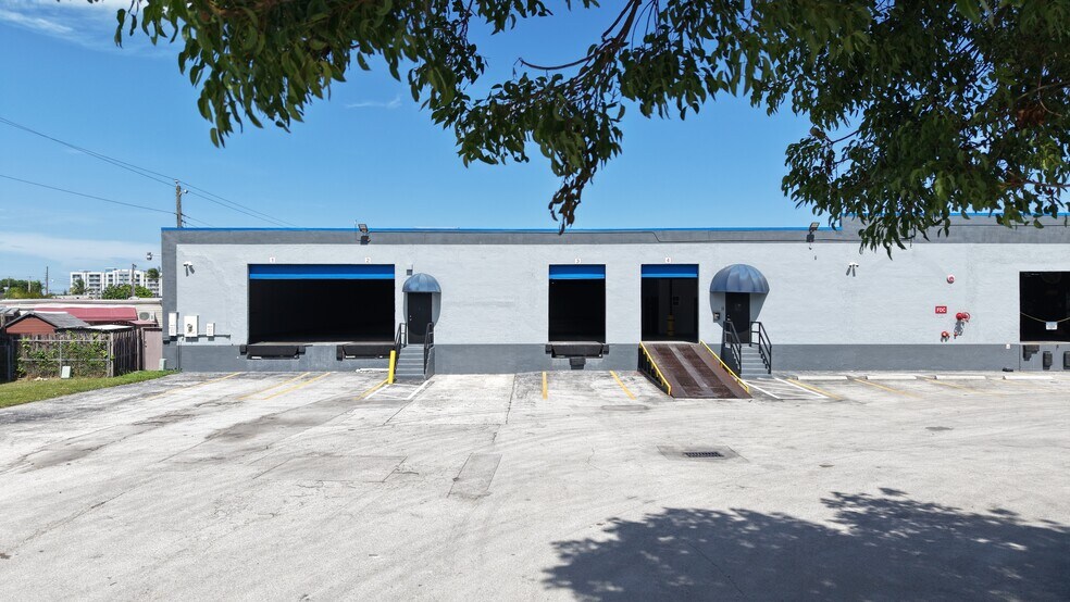 More Photos Of 8007-8115 NW 74th Ave, Miami Warehouse For Lease
