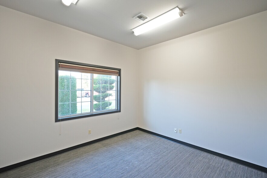 More Photos Of 3919 Creekside Loop, Yakima Medical For Lease