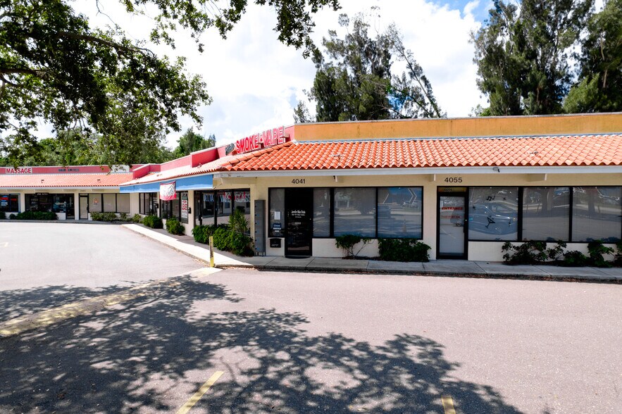 More Photos Of 3915-4105 Cortez Rd, Bradenton Storefront Retail Office For Lease