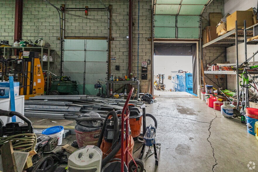 More Photos Of 4400 Renaissance Pky, Warrensville Heights Showroom For Lease