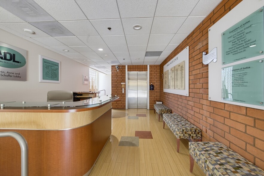 More Photos Of 10495 Santa Monica Blvd, Los Angeles Office For Sale