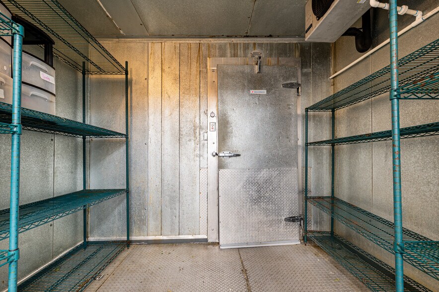 More Photos Of 2020 Belle Chasse Hwy, Terrytown Restaurant For Sale