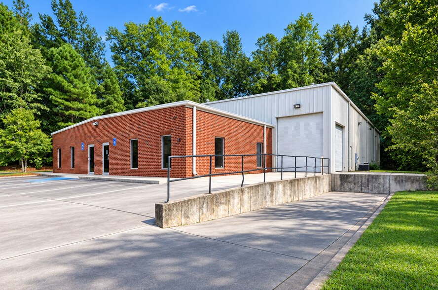 Primary Photo Of 121 Holt Industrial Cir, Acworth Warehouse For Sale