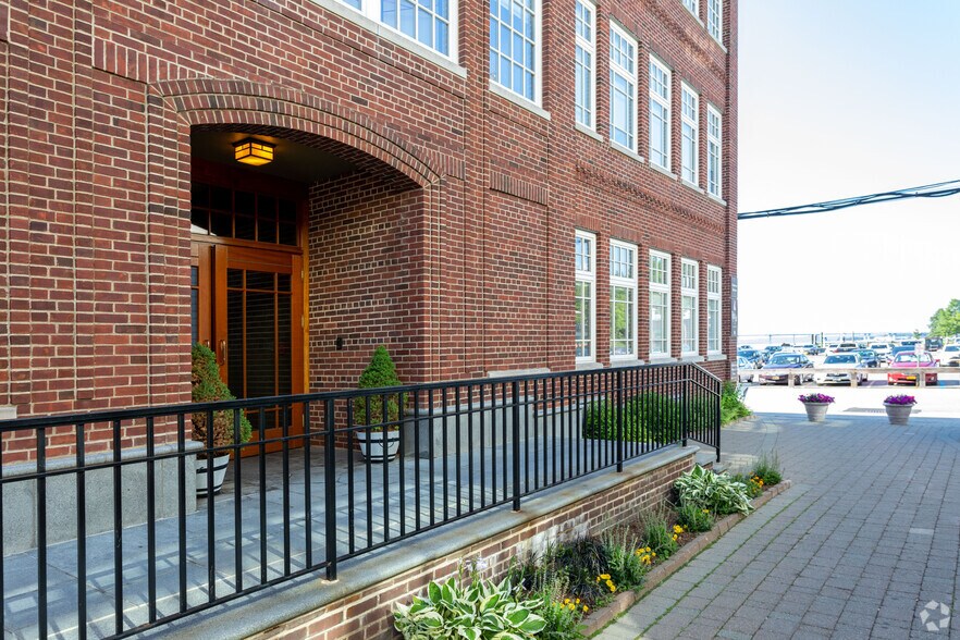 More Photos Of 3 W Main St, Irvington Office For Lease