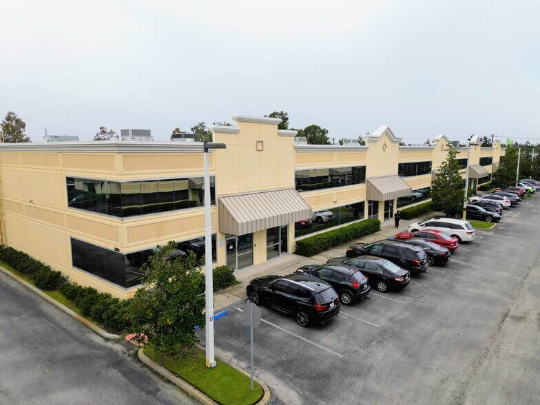 More Photos Of 588 Monroe Rd, Sanford Showroom For Lease