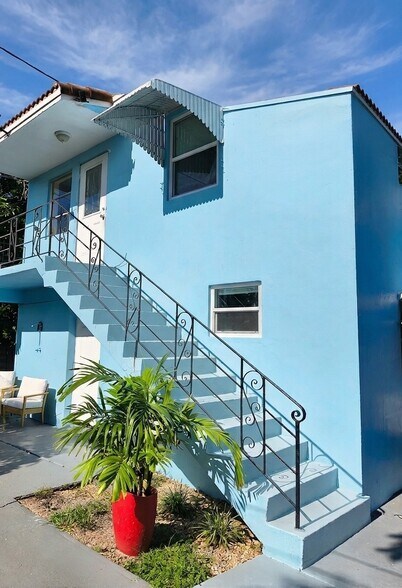 More Photos Of 2463 Dewey St, Hollywood Multifamily For Sale