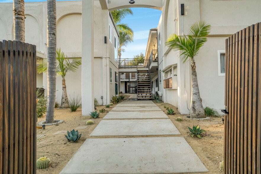 More Photos Of 559 Sunset Ave, Venice Apartments For Sale