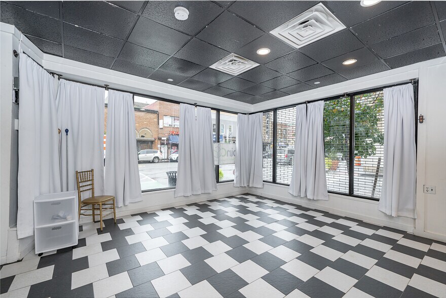 More Photos Of 860 Bergen Ave, Jersey City Storefront Retail Residential For Lease