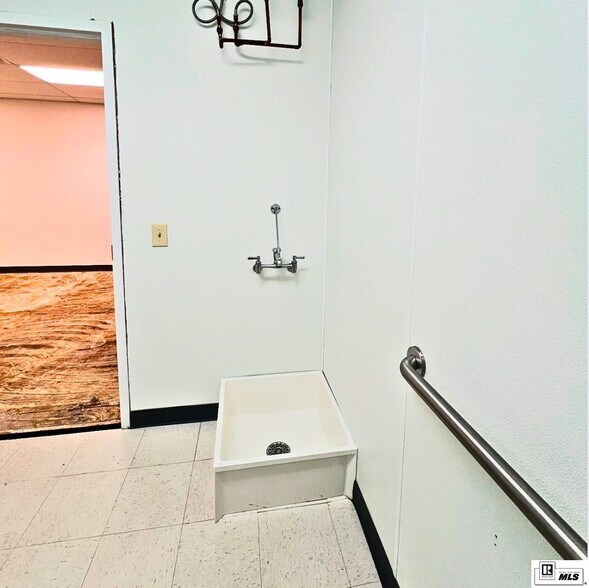 More Photos Of 2880 Louisville Ave, Monroe General Retail For Sale