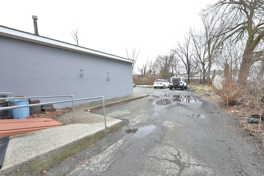 More Photos Of 301-303 S Salem St, Dover Freestanding For Lease
