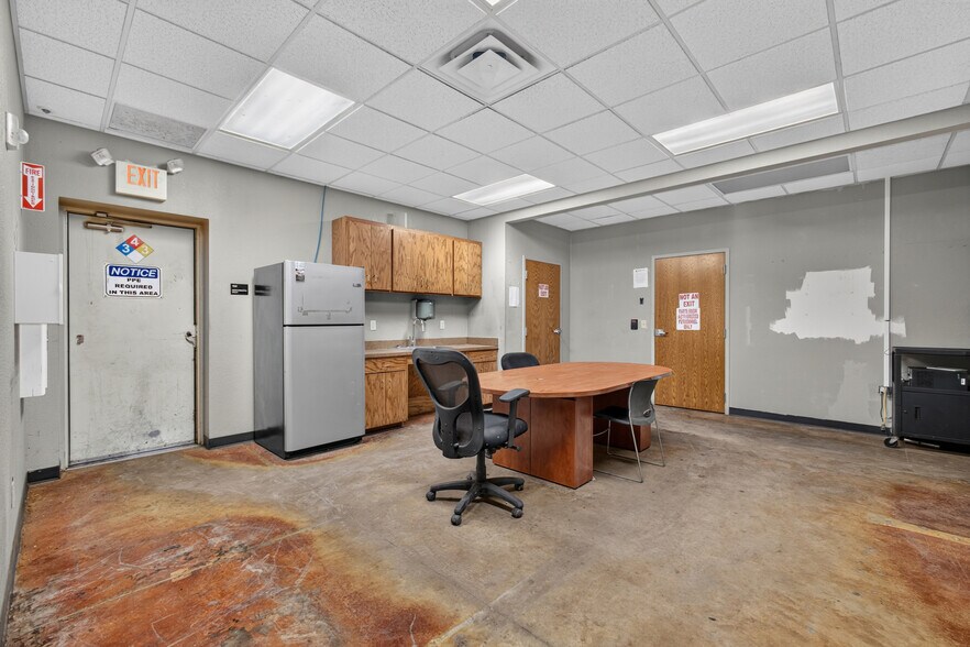 More Photos Of 906 S Eastern Ave, Elk City Warehouse For Sale