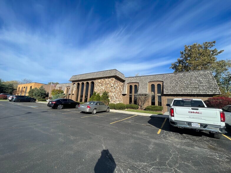More Photos Of 6420 W 127th St, Palos Heights Office For Lease