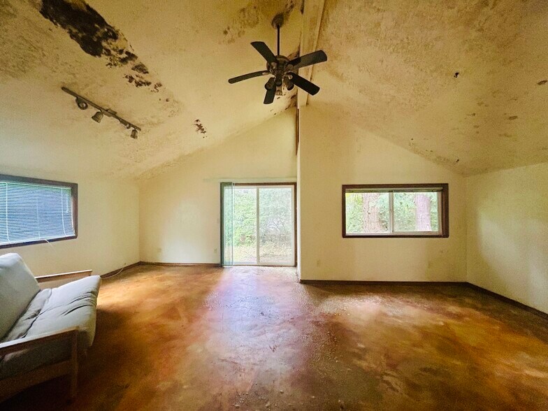 More Photos Of 1190 N Tenmile Lk, Lakeside Trailer Camper Park For Sale