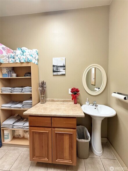 More Photos Of 509 Okoma Dr, Omak Office For Sale