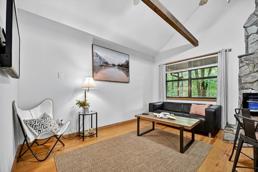 More Photos Of 77 Alpine Way, Blairsville Hotel For Sale