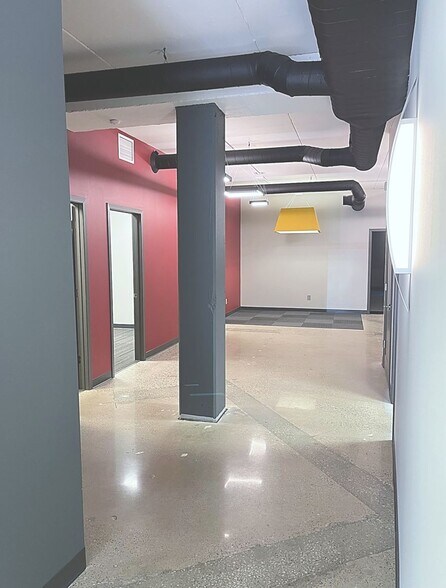 More Photos Of 1454 30th St, West Des Moines Office For Lease