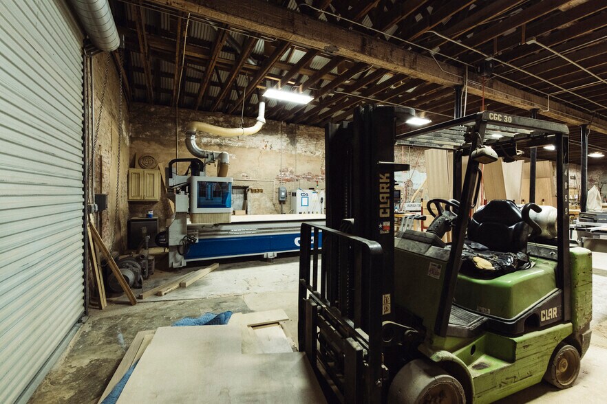 More Photos Of 75 Main St, Maxwell Warehouse For Lease