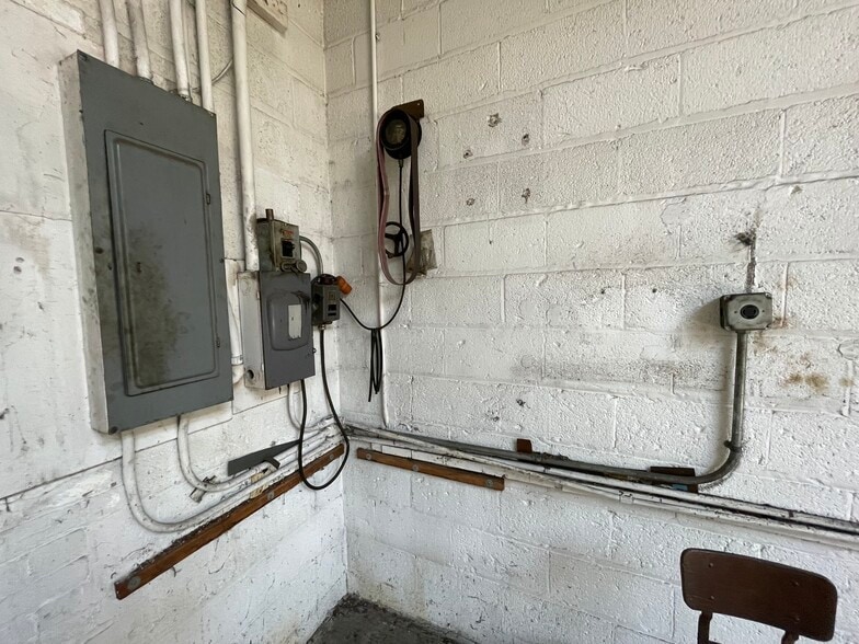 More Photos Of 1744 Indianapolis Blvd, Whiting Manufacturing For Sale