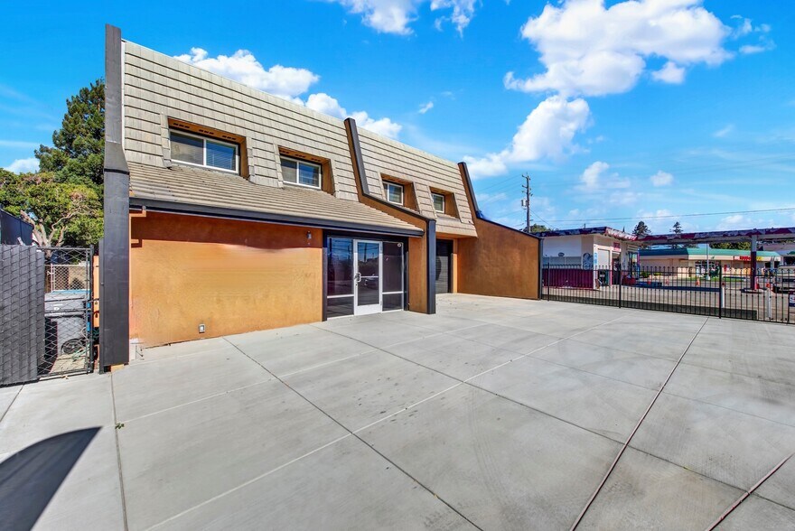 More Photos Of 124 S Porter Rd, Dixon Service For Sale