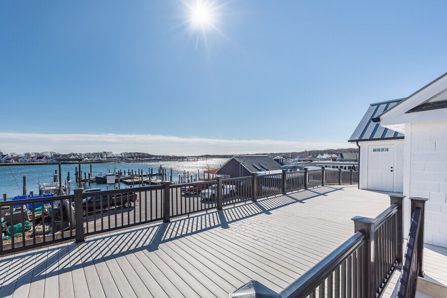 More Photos Of 478 W Lake Dr, Montauk Storefront Retail Office For Sale