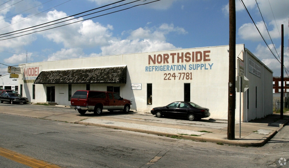 More Photos Of 923-927 N Alamo St, San Antonio Light Manufacturing For Sale