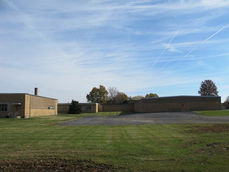 More Photos Of 1901 Mascoutah Ave, Belleville Schools For Lease