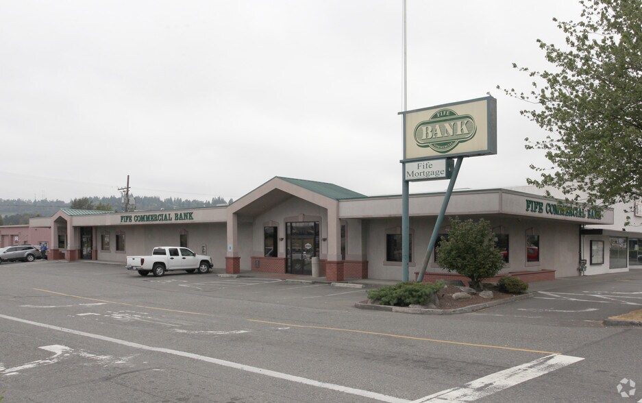 Primary Photo Of 5209 Pacific Hwy E, Fife Bank For Sale