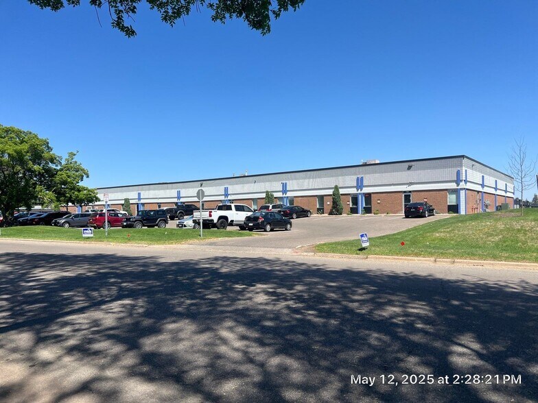 More Photos Of 7385-7399 Bush Lake Rd, Edina Showroom For Sale