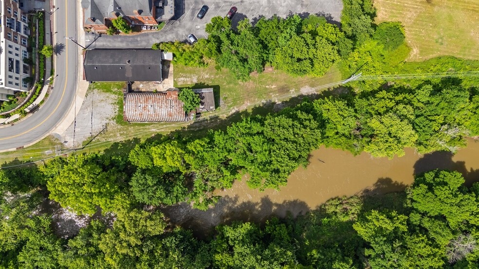 More Photos Of 106 Bridge St, Franklin Flex For Sale