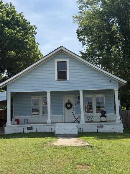 More Photos Of 302 E Parkway Dr, Russellville General Retail For Sale