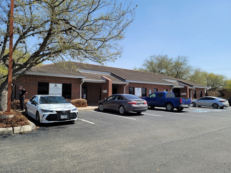 Primary Photo Of 4025-1 E Southcross Blvd, San Antonio Unknown For Lease