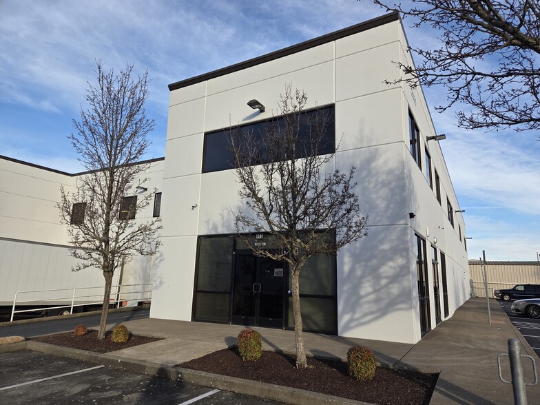 More Photos Of 2019-2025 Vista Ave SE, Salem Warehouse For Lease