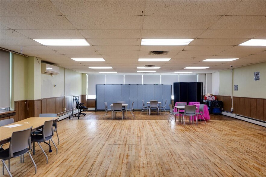 More Photos Of 16711 73rd Ave, Fresh Meadows Religious Facility For Lease