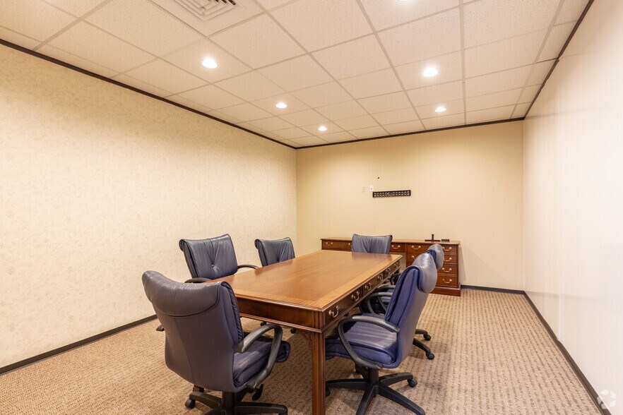 More Photos Of 1811 Bering Dr, Houston Office For Lease