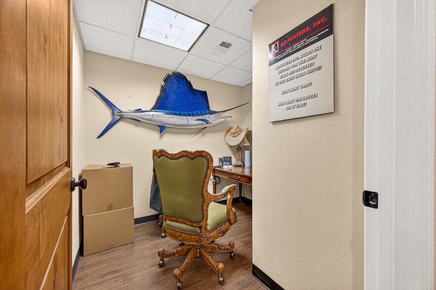 More Photos Of 214 N Loop 336 E, Conroe Office For Sale