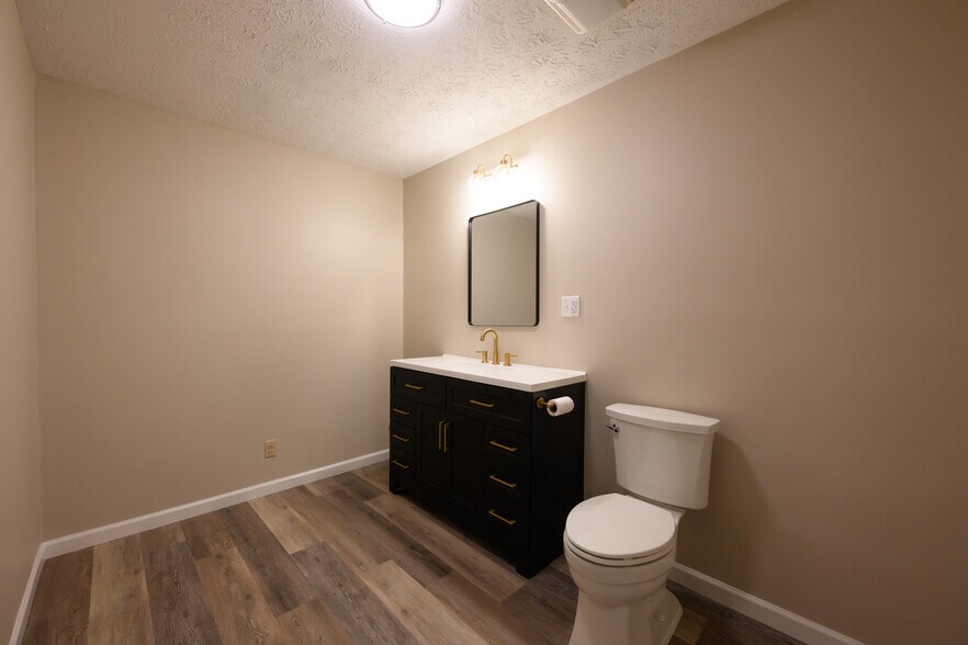 More Photos Of 216 E Reynolds Rd, Lexington Office For Lease