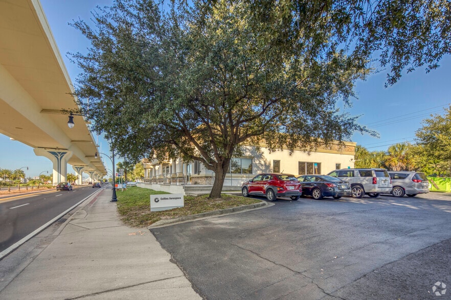 More Photos Of 4811 W Gandy Blvd, Tampa Storefront Retail Office For Lease