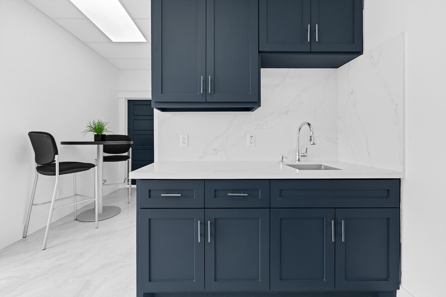 More Photos Of 10751 Almeda Genoa Rd, Houston Office For Sale