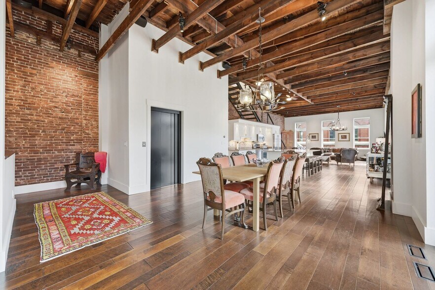 More Photos Of 443 Walnut St, Sewickley Flex For Sale