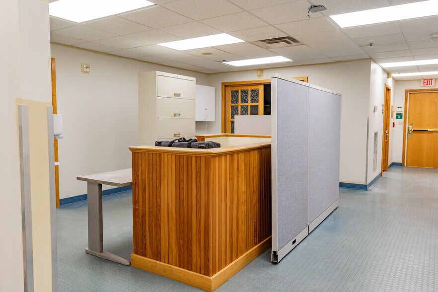 More Photos Of 25 Long Creek Dr, South Portland Medical For Sale