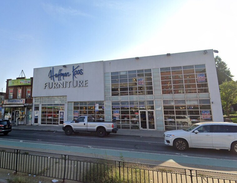 Primary Photo Of 86-46-86-50 Queens Blvd, Elmhurst Freestanding For Lease